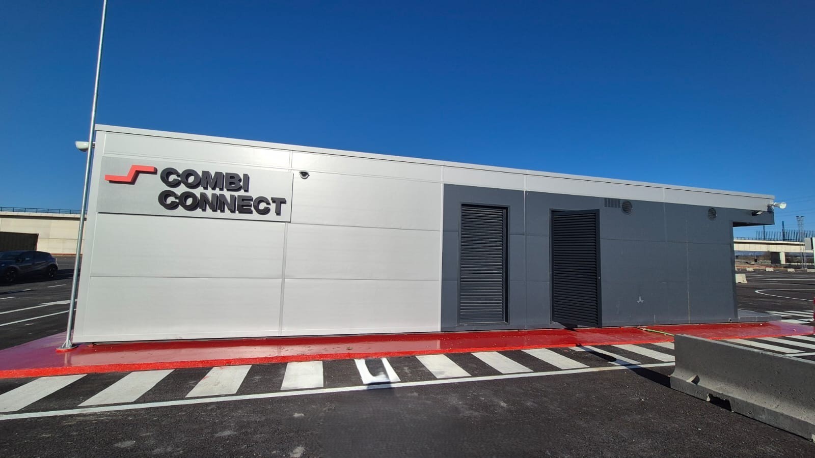 Acabado fachada modulo prefabricado oficinas del centro logistico