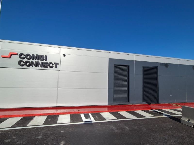 Acabado fachada modulo prefabricado oficinas del centro logistico