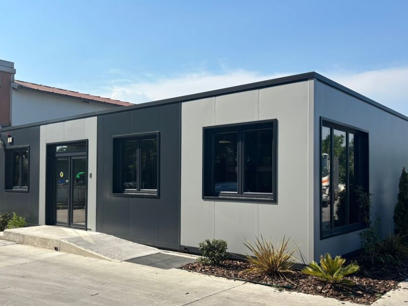 Oficina exterior nave industrial